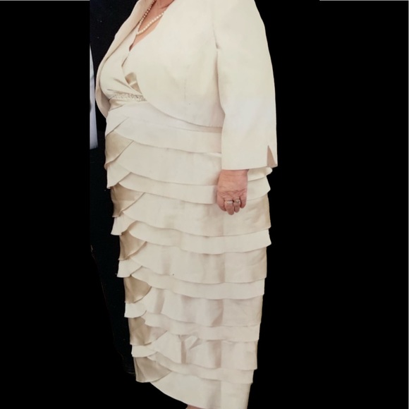 Size 24 women’s dress suit - Picture 1 of 8